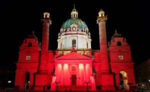 Ambientebeleuchtung in rot gemietet bei Karlskirche Wien