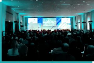 Veranstaltungstechnik mieten mit Konferenztechnik für großes Publikum