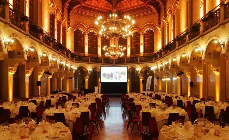 Festsaal des Palais Ferstel in Wien mit Ambientebeleuchtung mieten